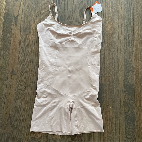 New SPANX OnCore Mid-Thigh Bodysuit, Soft Nude, size 2X - Picture 4 of 5